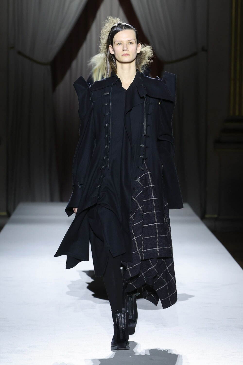 ヨウジヤマモト(Yohji Yamamoto) 2025-26年秋冬	ウィメンズコレクション  - 写真30