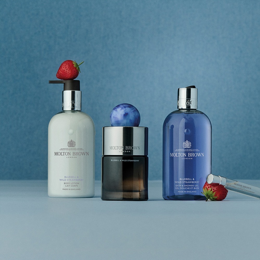 モルトンブラウン(MOLTON BROWN) 青い花畑のある森｜写真1