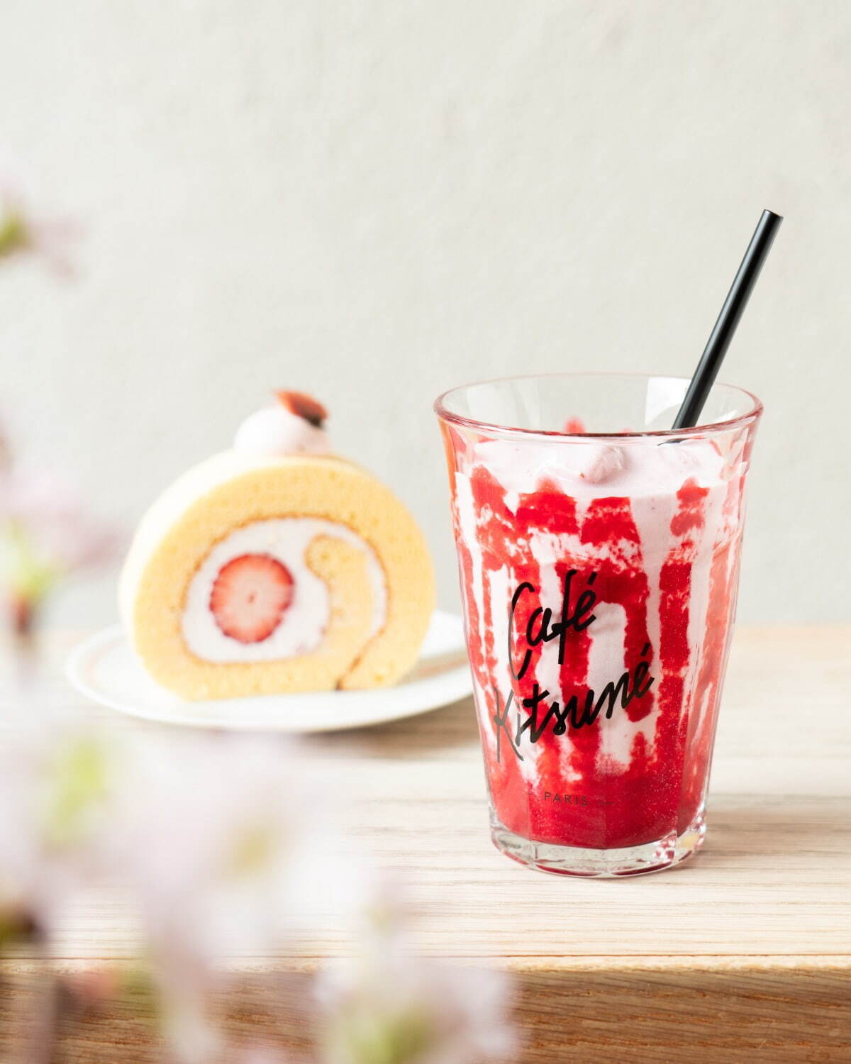 カフェ キツネ25年春メニュー、桜ミルク×苺ソースの抹茶ラテやたっぷり抹茶クリームクロワッサン｜写真2