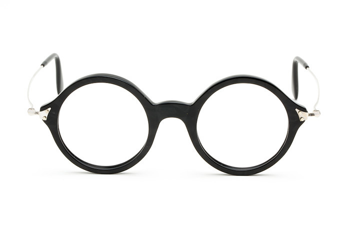 ジョン レノンも愛用した英 老舗 サヴィル ロウ の新作メガネが 東京 青山で限定発売 ファッションプレス