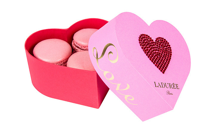 ラデュレが贈るロマンティックなバレンタイン ハート型マカロンやキーチャームなど ファッションプレス