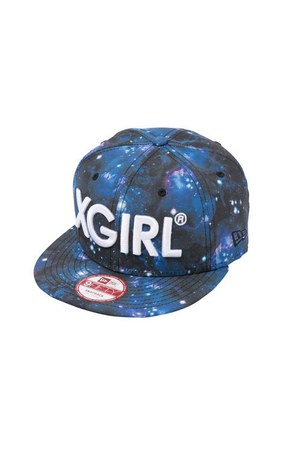 X Girl ニューエラ 宇宙柄キャップとリュックサックが登場 ファッションプレス