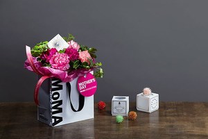 Momaデザインストア 青山フラワーマーケット 母の日ギフト 発売 花束とリングがセット ファッションプレス