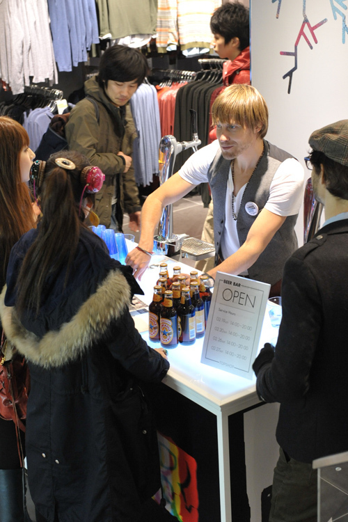 豪華DJ陣のプレイに酔いしれるTOPSHOP / TOPMANのイベント｜写真7