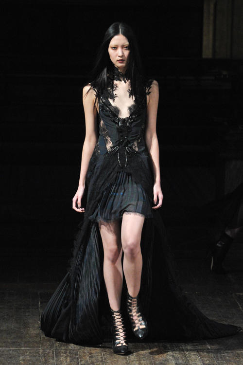 ジュリアン マクドナルド(Julien Macdonald) 2011-12年秋冬ウィメンズコレクション  - 写真6