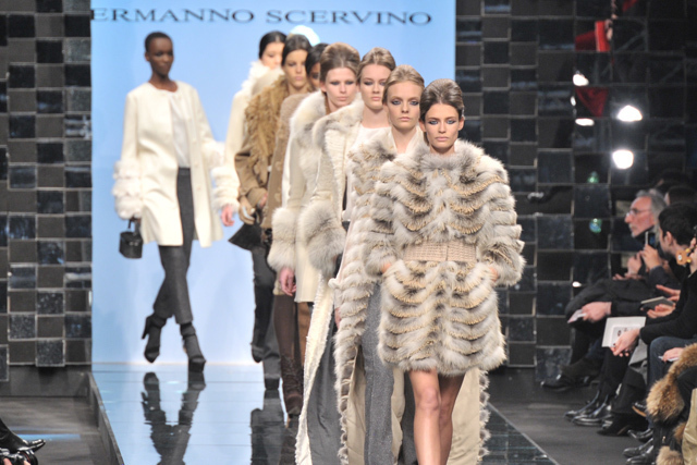 エルマンノ シェルヴィーノ(ERMANNO SCERVINO) 2011-12年秋冬ウィメンズコレクション  - 写真1