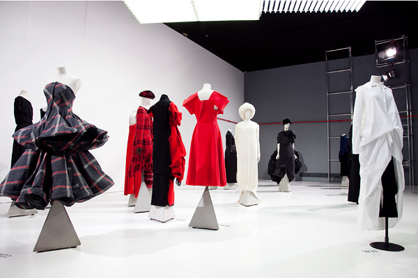 Yohji Yamamoto 展示 | www.innoveering.net