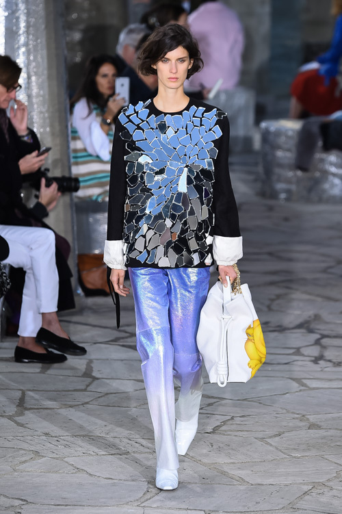 ロエベ 16年春夏コレクション テクノロジーと自然の融合 ロエベウーマンの新世界 ファッションプレス