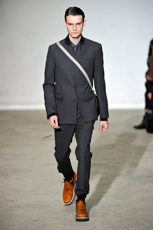 クリスヴァンアッシュ(KRISVANASSCHE) 2011-12年秋冬メンズコレクション  - 写真17