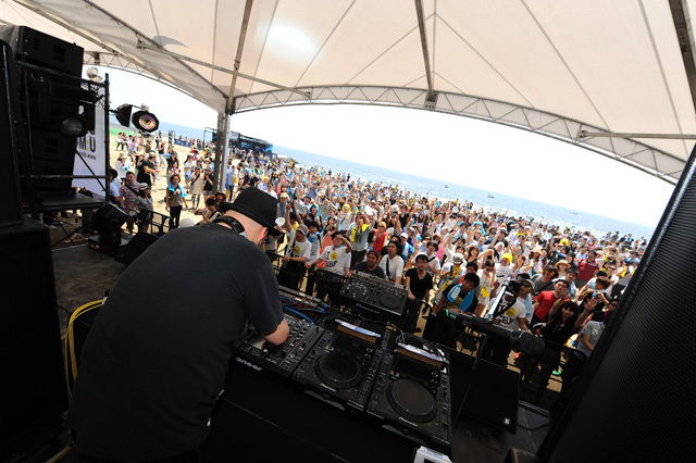 FATBOY SLIMが登場！伝説のビーチパーティを日本の砂浜で - BIG BEACH FESTIVAL｜写真24