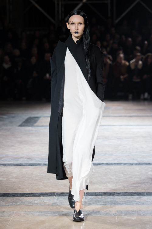 ヨウジヤマモト(Yohji Yamamoto) 2016-17年秋冬 ウィメンズコレクション  - 写真14