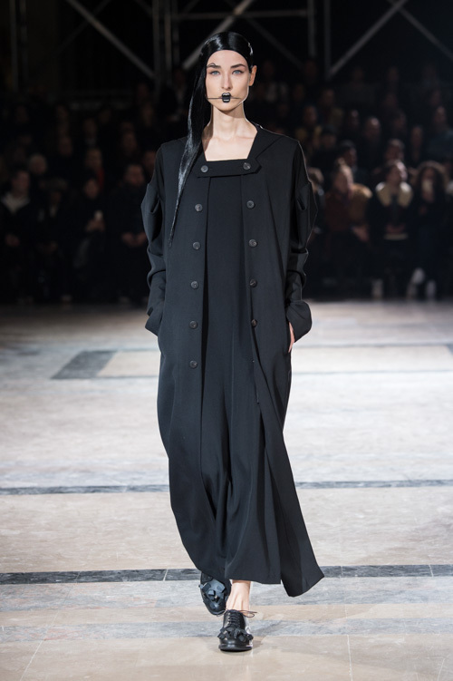 ヨウジヤマモト(Yohji Yamamoto) 2016-17年秋冬 ウィメンズコレクション  - 写真36