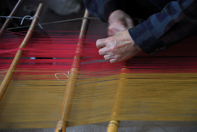 無印良品 有楽町で「日本の布ができるまで」展 - 端切れで鯉のぼりをつくるイベントも | 写真