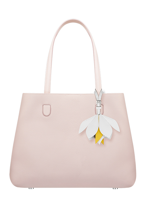 ディオールの日本限定バッグ「ディオール ブロッサム」- 桜から着想を 