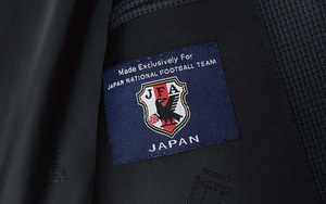 サッカー日本代表のオフィシャルスーツが、ダンヒルより発売 - ベルト