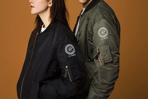 クラネ×藤原ヒロシ率いるフラグメント、コラボMA-1やTシャツを発売