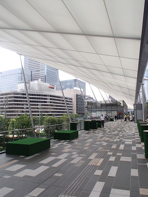 「グランルーフ ビアラウンジ」東京駅八重洲口に - 東京のど真ん中で樽生クラフトビールを｜写真2