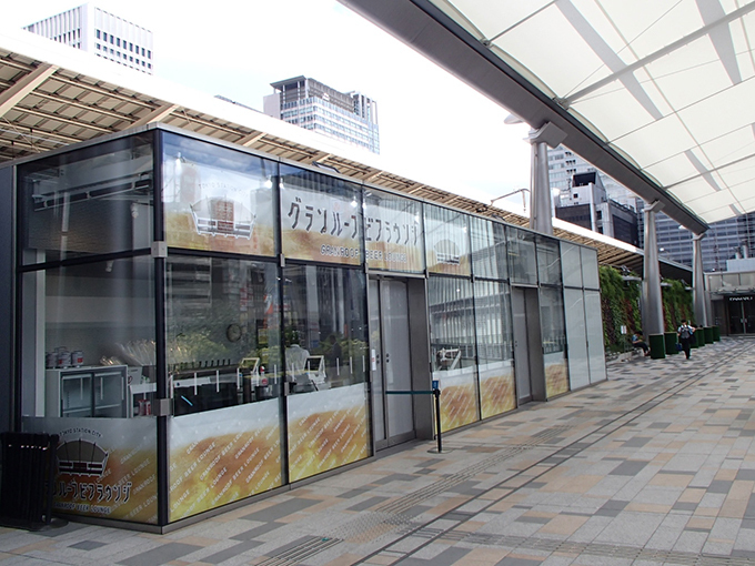 「グランルーフ ビアラウンジ」東京駅八重洲口に - 東京のど真ん中で樽生クラフトビールを｜写真3