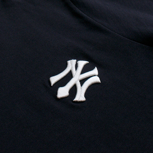 エフィレボル 10周年を記念してnyシリーズを限定復刻 ヤンキースのロゴをモチーフに ファッションプレス