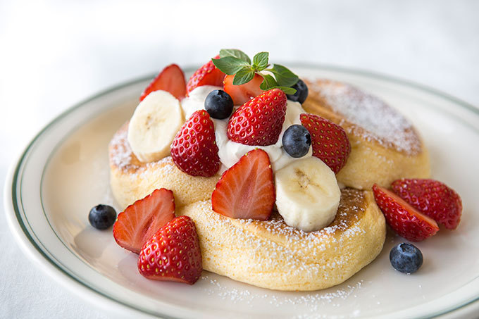 スフレパンケーキ専門店「フリッパーズ」自由が丘＆吉祥寺に新店、秋限定マロンパンケーキも | 写真