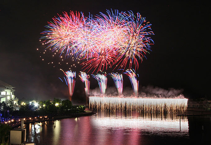 八景島シーパラダイスで「楽園のナイトアクアリウム」夜空に浮かぶ光のピラミッドが出現｜写真14