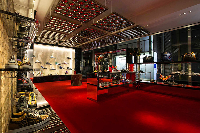 クリスチャン ルブタン、日本初メンズオンリーの旗艦店が東京・銀座にオープン | 写真