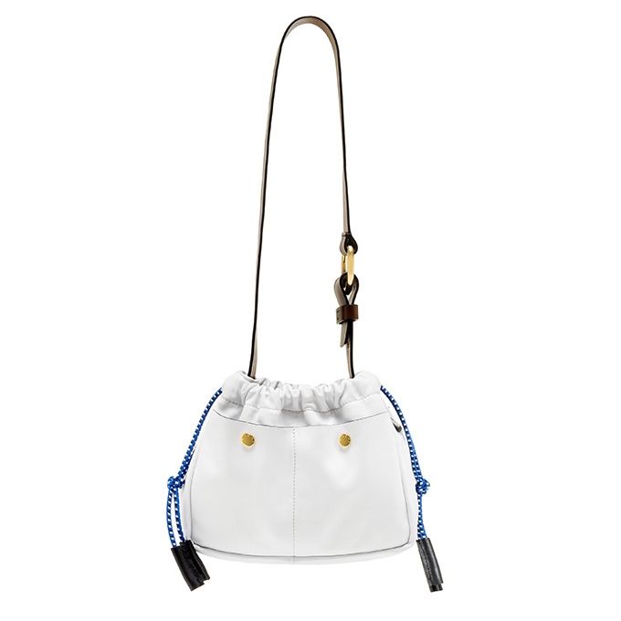 マルニの新作バッグ、柔らかなカーフレザーの「スウィング