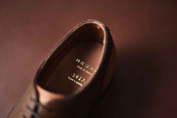 リーガル17年記念モデル、2種の上質レザーを使った紳士靴 - ファッションプレス