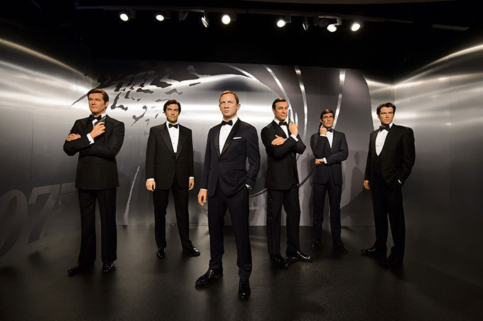 映画『007』歴代ジェームズ・ボンド等身大フィギュアがバーニーズ