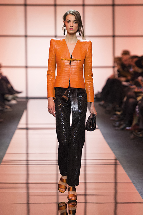 ジョルジオ アルマーニ プリヴェ オートクチュール 17年春夏コレクション 降り注ぐオレンジ色 ファッションプレス