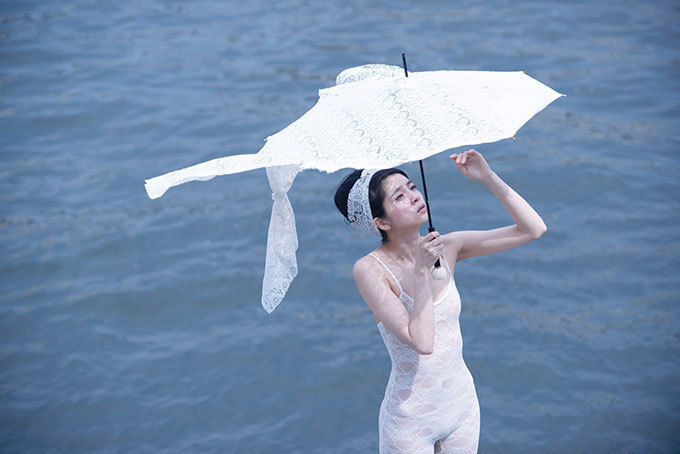 一点物の日傘ブランド「コシラエル」のビジュアルブック『かさ』 製作背景やエッセイも | 写真