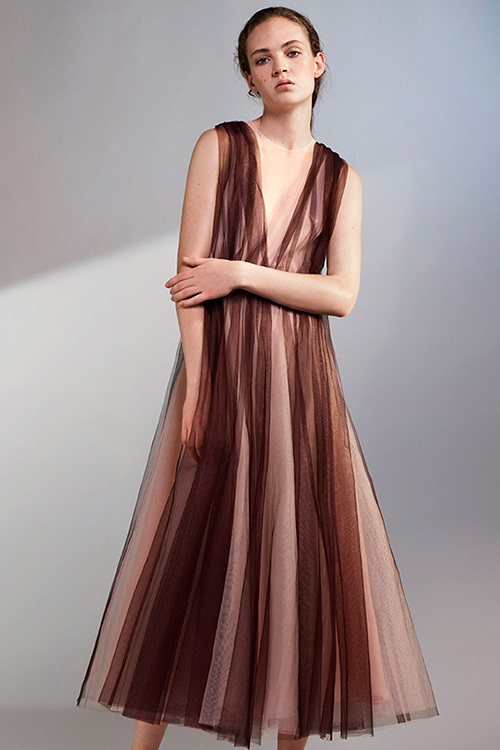 H M プラスチックのリサイクル素材を プリーツドレス に 環境に配慮した新作コレクション登場 ファッションプレス