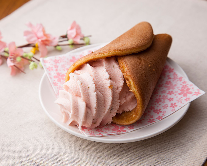 東京スカイツリータウンの桜スイーツ - 桜餡のソフトクリームやシュークリームなど春らしいピンク色｜写真9