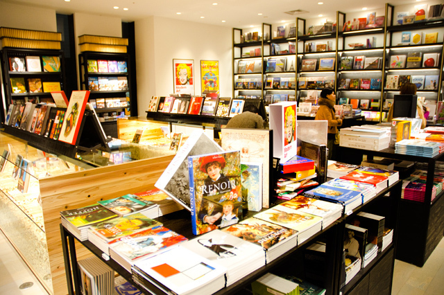 タッシェン日本初のコンセプトストア「TASCHEN Store in BALS TOKYO GINZA」レポート｜写真6