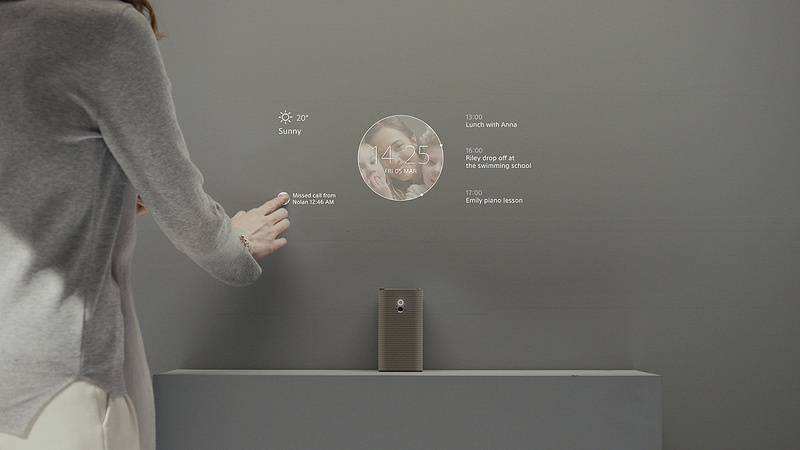 「Xperia Touch」壁や机に映されたスクリーン、タッチ操作でゲームや動画｜写真3