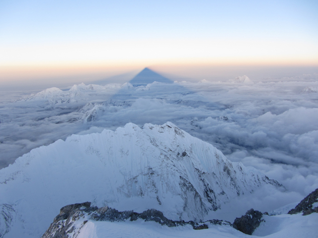 東京・表参道で「石川直樹展 Halluci Mountain －幻の山－」を開催中 | 写真