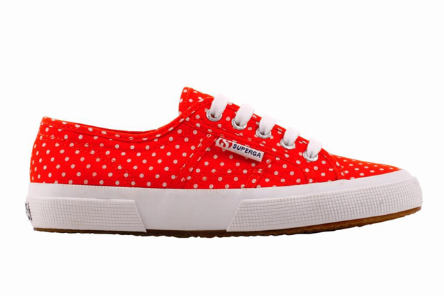 スペルガ(SUPERGA)からインパクト大のオリジナル総柄モデルが登場 | 写真