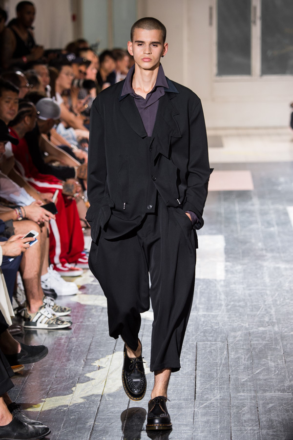 ヨウジヤマモト(Yohji Yamamoto) 2018年春夏メンズコレクション  - 写真45