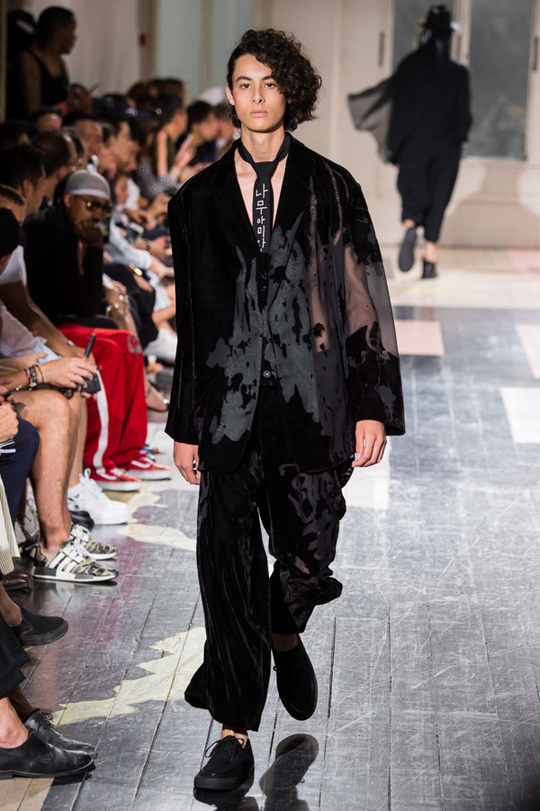 ヨウジヤマモト(Yohji Yamamoto) 2018年春夏メンズコレクション  - 写真60