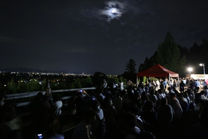 京都嵐山の法輪寺で「宙フェス」屋形船から見上げる渡月橋と月、アートなオブジェと星空のコラボ｜写真35