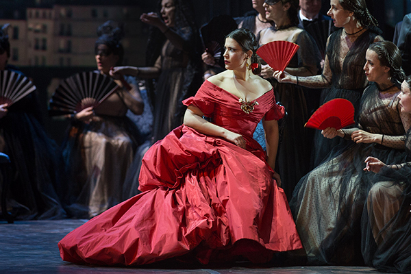 ソフィア コッポラ初演出のオペラ 椿姫 を上映 ヴァレンティノが衣装デザイン ファッションプレス