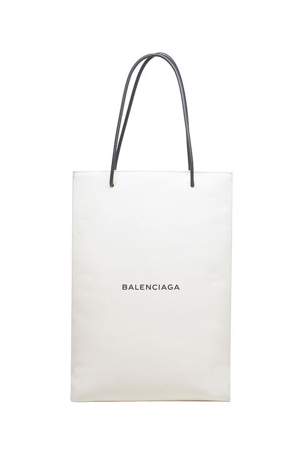 バレンシアガの新作ショッピングバッグ - まるで“紙袋”なレザートート ...