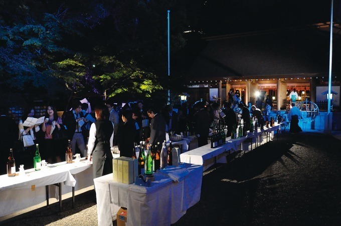 赤坂・乃木神社で国内有数の日本酒や御神酒を楽しめるイベント「奉納日本酒の会」開催 | 写真