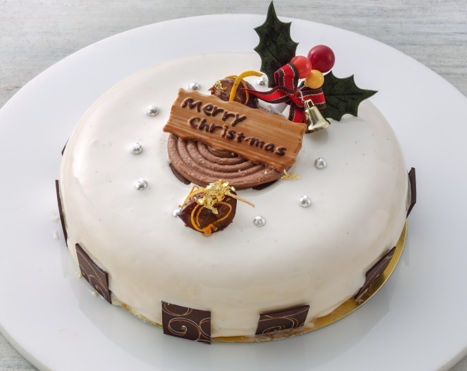 ロイヤルパークホテルのクリスマスケーキ クマやジンジャーマンを飾り付けた リース 型のケーキ ファッションプレス