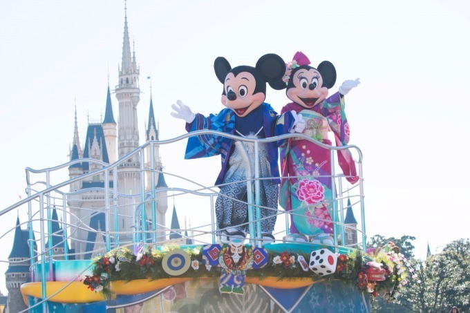 東京ディズニーリゾート 18年の正月 和装のミッキーたちが新年の挨拶パレード 特別グッズも ファッションプレス