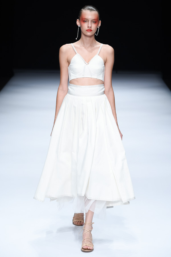 リヒトステール 18年春夏コレクション ホワイトで魅せる ストリートエレガント ファッションプレス