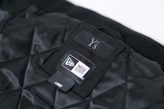Y's×ニューエラ、漆黒の新作4型 - “ロゴを隠す”ニット帽や刺繍ロゴを配