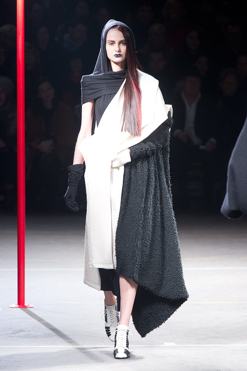 ヨウジヤマモト(Yohji Yamamoto) 2012-13年秋冬 ウィメンズコレクション シルエット - 写真30