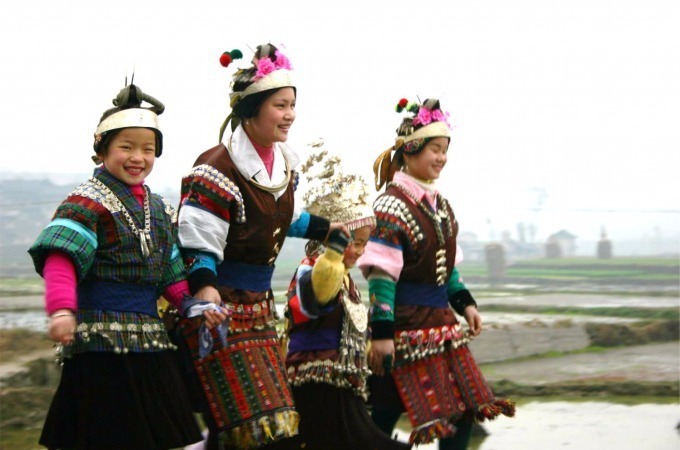 展覧会 ミャオ族の刺繍と暮らし展 中国の山岳に住む人々の美しい民族衣装と生活 ファッションプレス