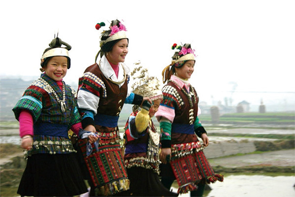 展覧会「ミャオ族の刺繍と暮らし展」中国の山岳に住む人々の美しい民族 